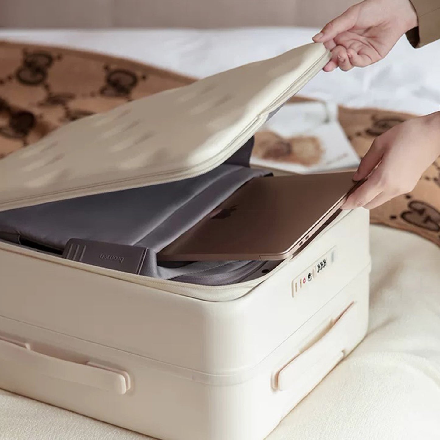 Apus Versatile Carry-on